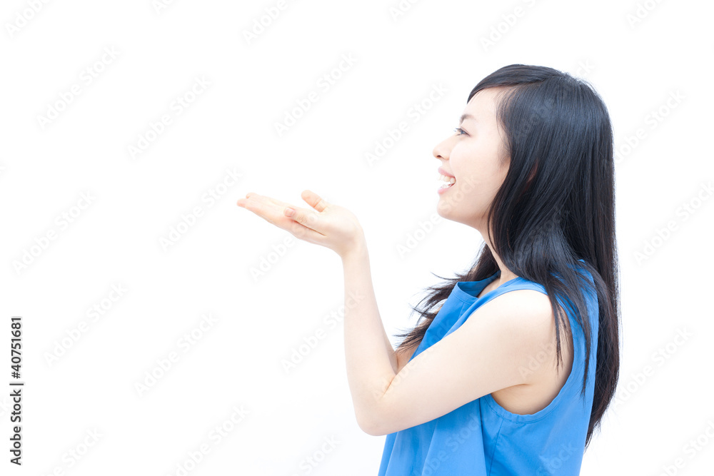手の平ですくう女性 手の平ですくう女性