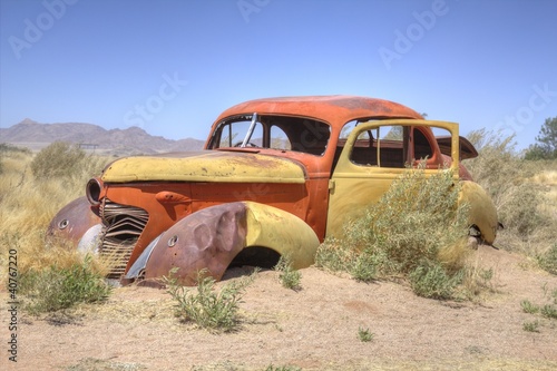 Fototapeta Naklejka Na Ścianę i Meble -  Oldtimer in der Wüste