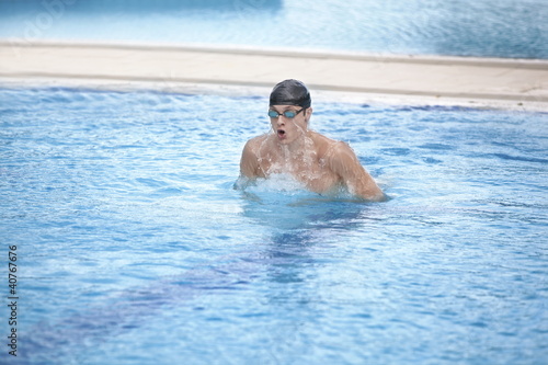Swimmer  taking breath in swimming pool © endostock