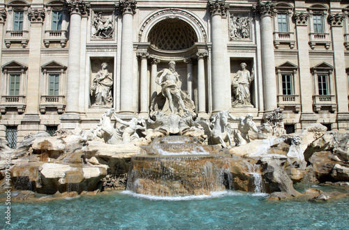 Fontana di Trevi - Roma photo