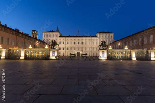 Palazzo Reale di Torino al tramonto - Piazza Castello - Italia.