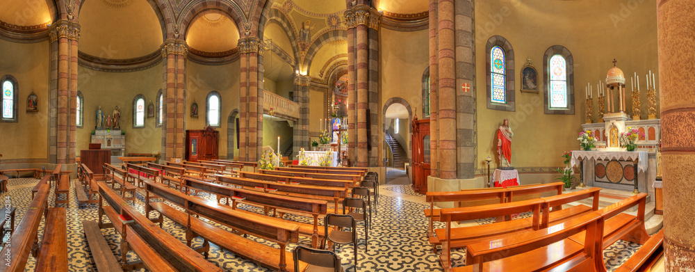 Obraz premium Catholic church interior view. Alba, Italy.