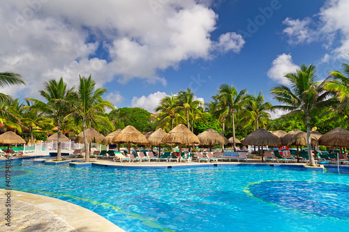 Fototapeta Naklejka Na Ścianę i Meble -  Tropical swimming pool in Mexico