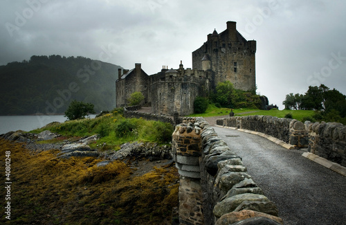 Castillo de Eliean Donan, Scotland by Carlos Sanchez