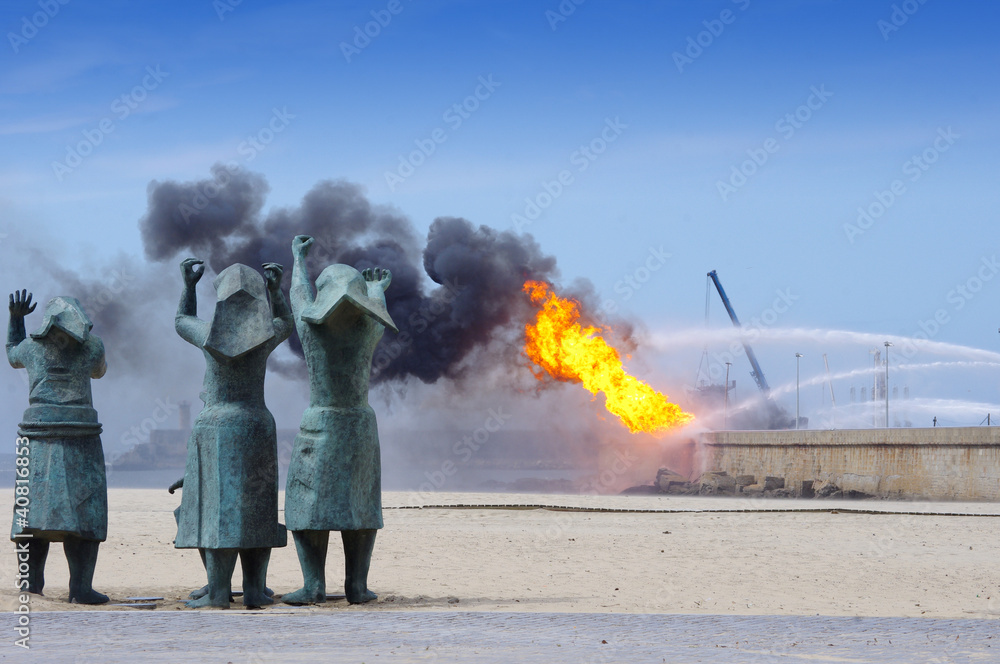 Explosion in oil refinery