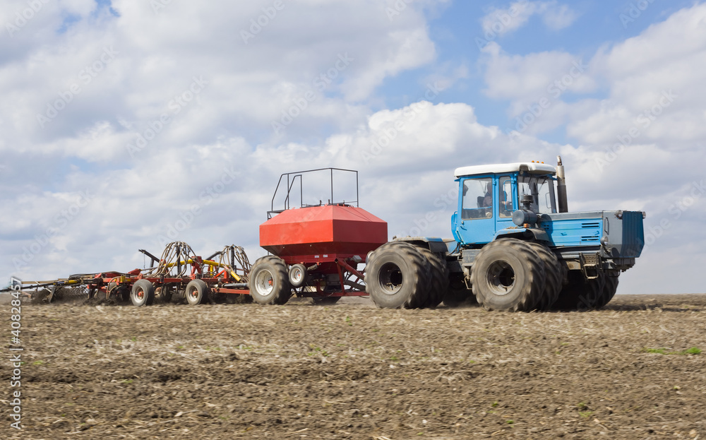 Fototapeta premium Traktor on the field