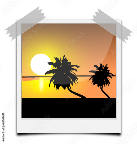 Polaroid mit Sonnenuntergang und Palmen