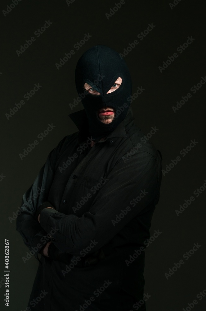 Thief with blue eyes Thief with blue eyes