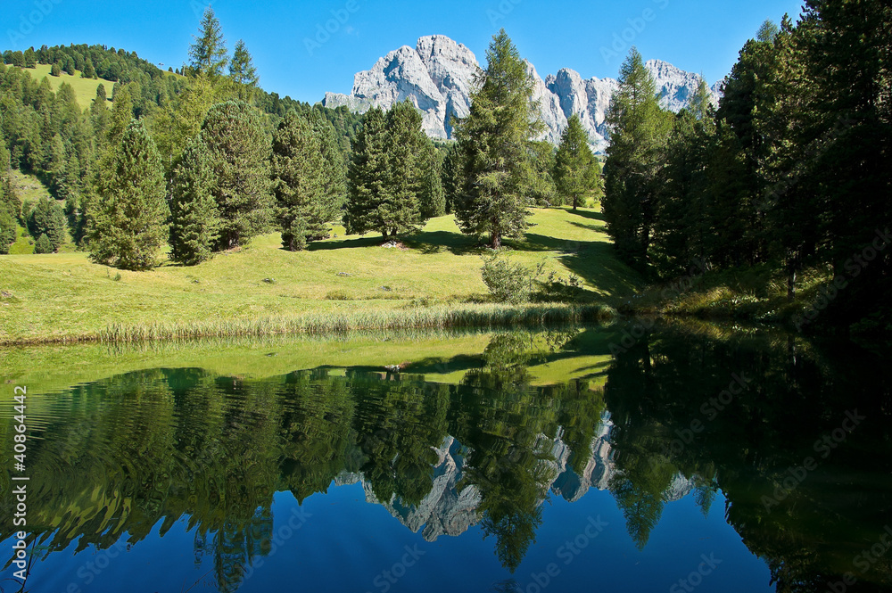 Dolomiti - Le Odle riflesse nel lago