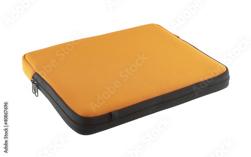Custodia per notebook arancione su fondo bianco