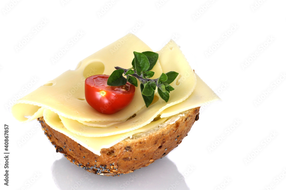 Halbes Käsebrötchen Stock-Foto | Adobe Stock