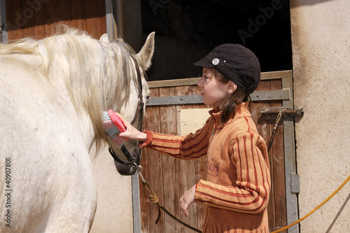 enfant pansage cheval 12