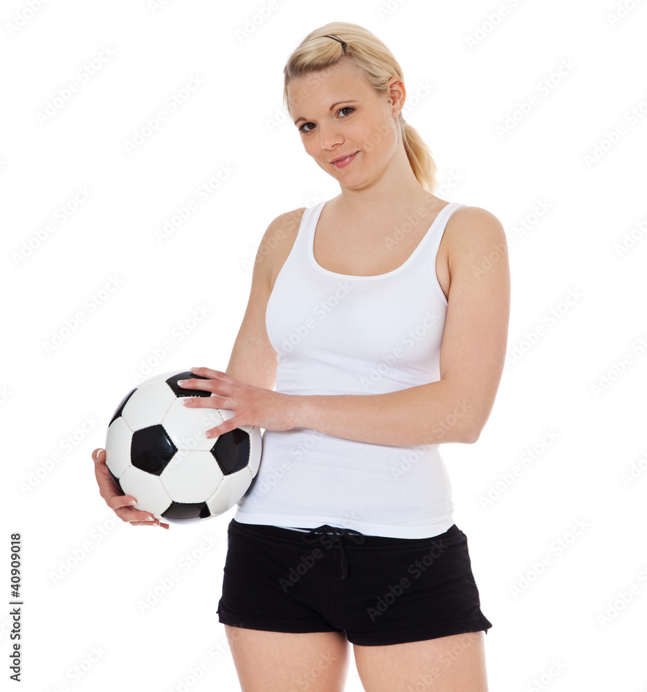 Attraktive im Sportoutfit hält Fußball