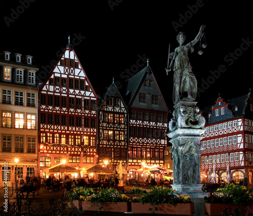 Römerberg in Frankfurt bei Nacht photo