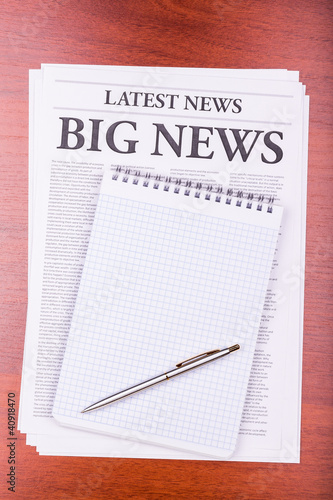 Wallpaper Mural The newspaper BIG NEWS Torontodigital.ca