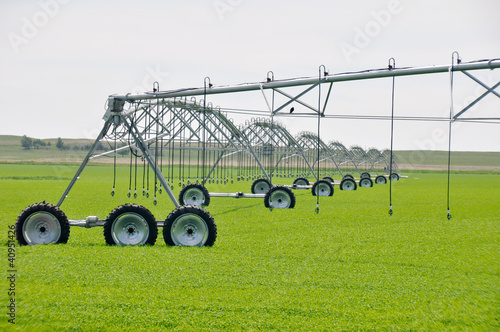 Obraz na płótnie Irrigation sprinklers in a farm field (Canada) w salonie