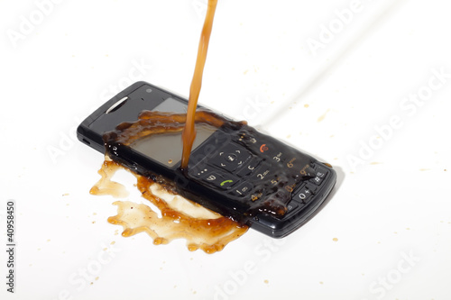 Telefon zalany kawą