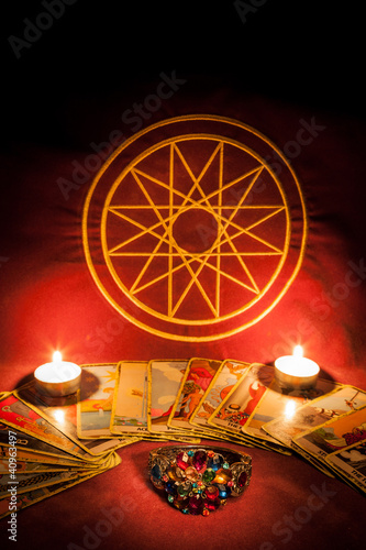 Tableau sur toile Tarot cards illuminated by candlelight.