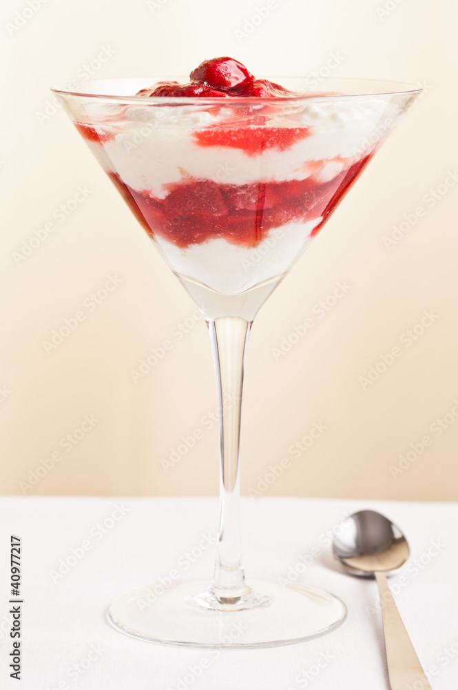 Layered dessert made from strawberries and yogurt / pudding Layered dessert made from strawberries and yogurt / pudding