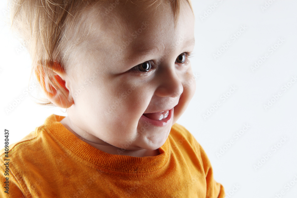 uśmiechnięte dziecko - mały chłopiec - uśmiechnięty bobas - wesołe dziecko - roczek - obrazy, fototapety, plakaty 