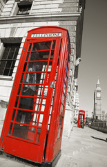 Papier peint photo Rouge, noir, blanc Big Ben et cabine rouge britannique  © Sampajano