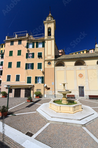 Photos Sori, square with fountain, Liguria, Italy