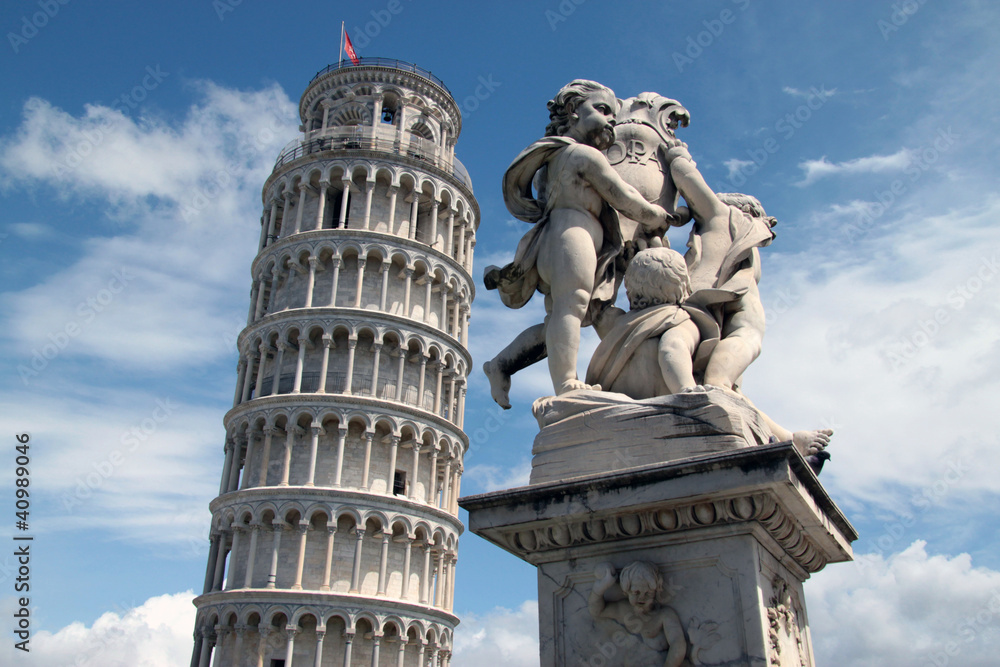 Torre di Pisa e fontana dei putti (2)