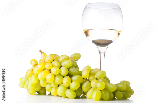 white wine and white grapes