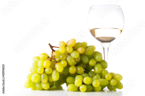 white wine and white grapes