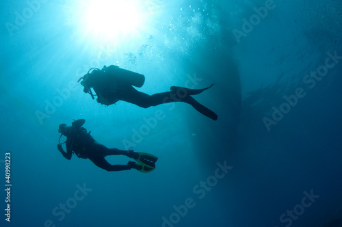 sihlouetted scuba divers © JonMilnes