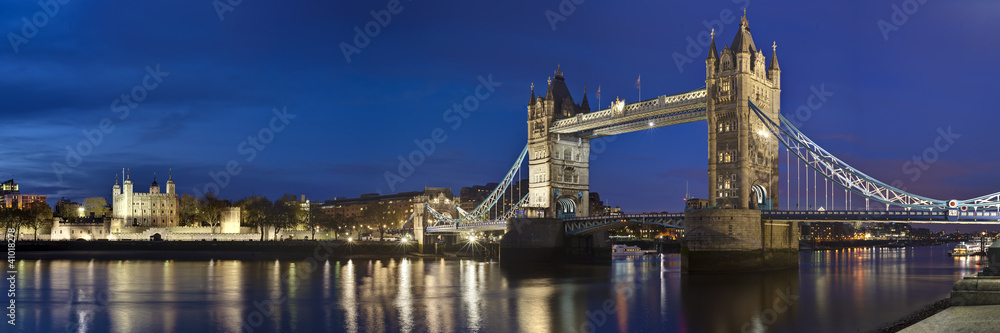 Obraz premium TPanorama Tower Bridge & Tower of London Großbritanien