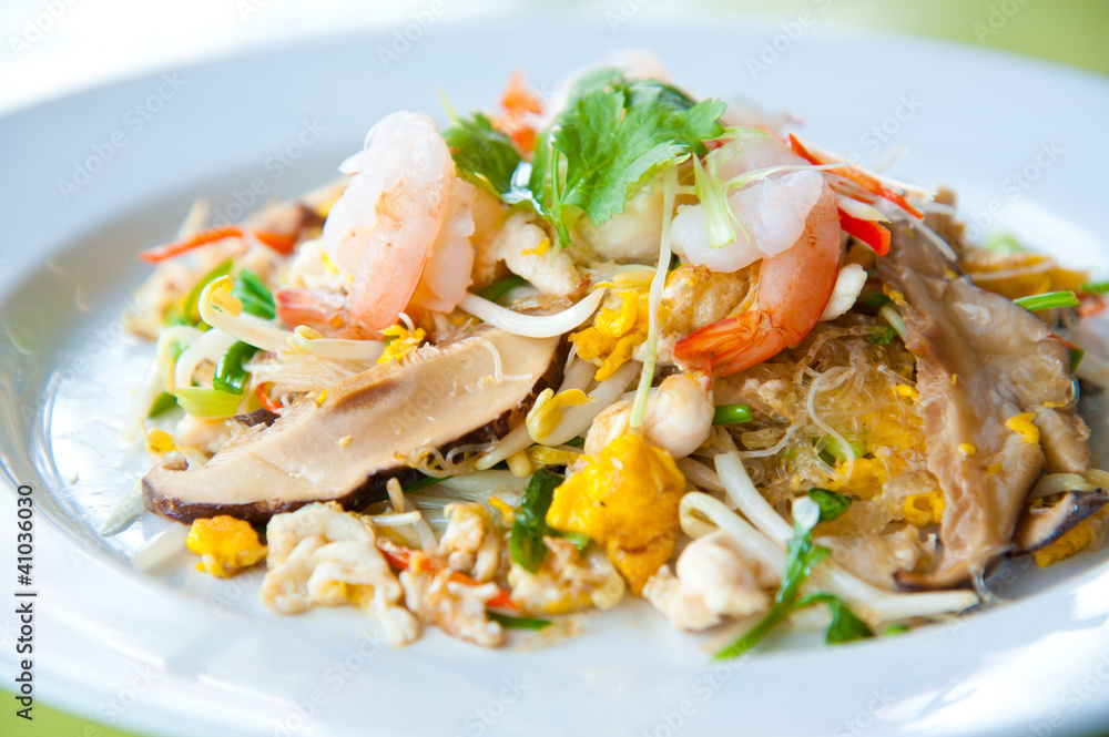 Stir-fried noodles and vegetables : delicious food Stir-fried noodles and vegetables : delicious food