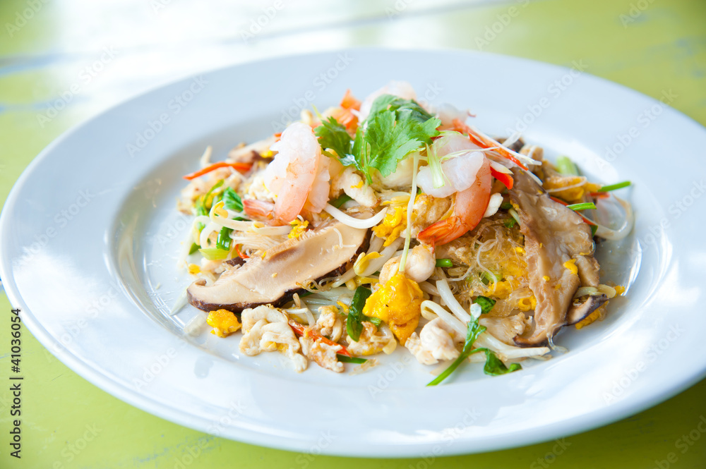 Stir-fried noodles and vegetables : delicious food Stir-fried noodles and vegetables : delicious food