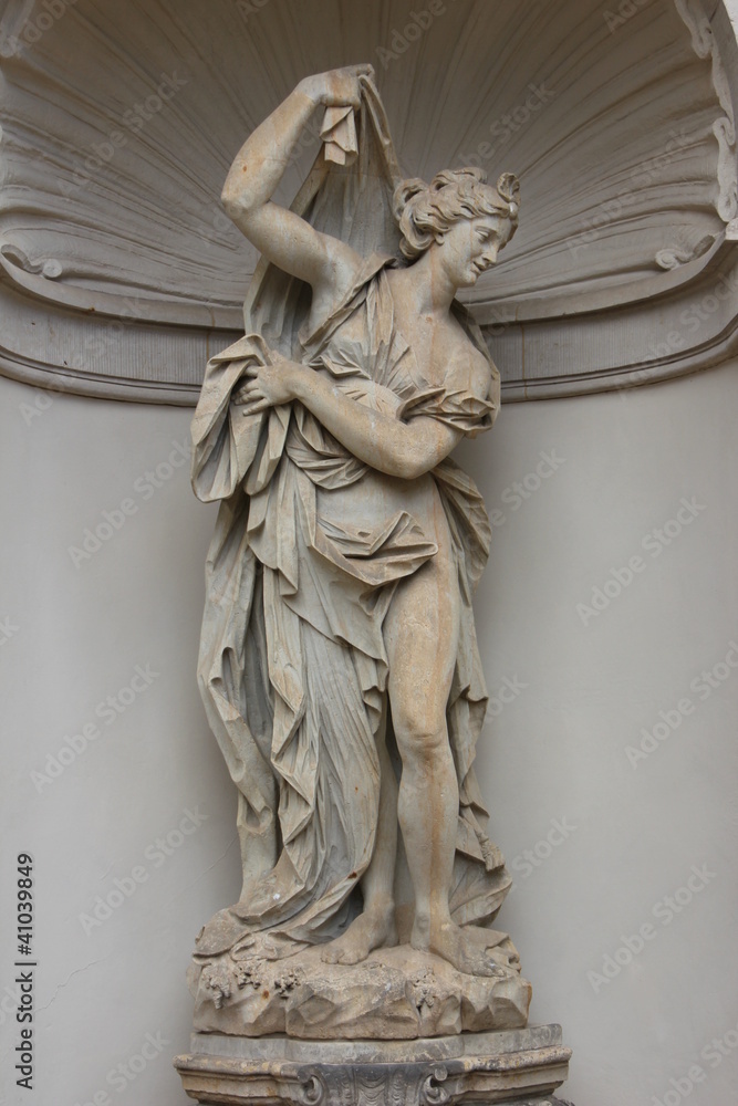 Obraz premium Frauenstatue