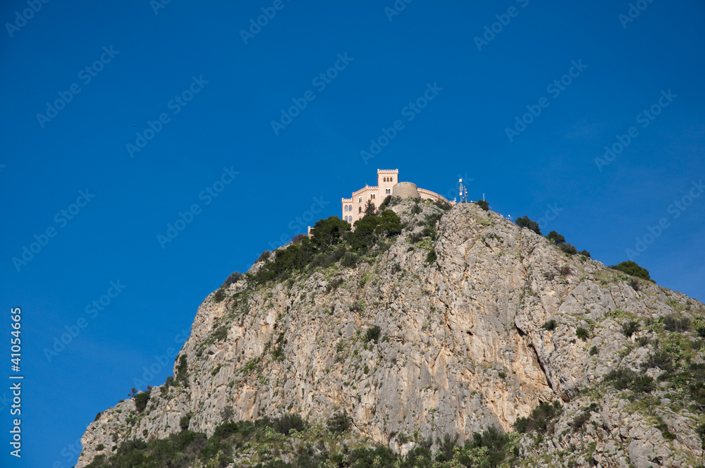 Fototapeta premium castle on top of a rock