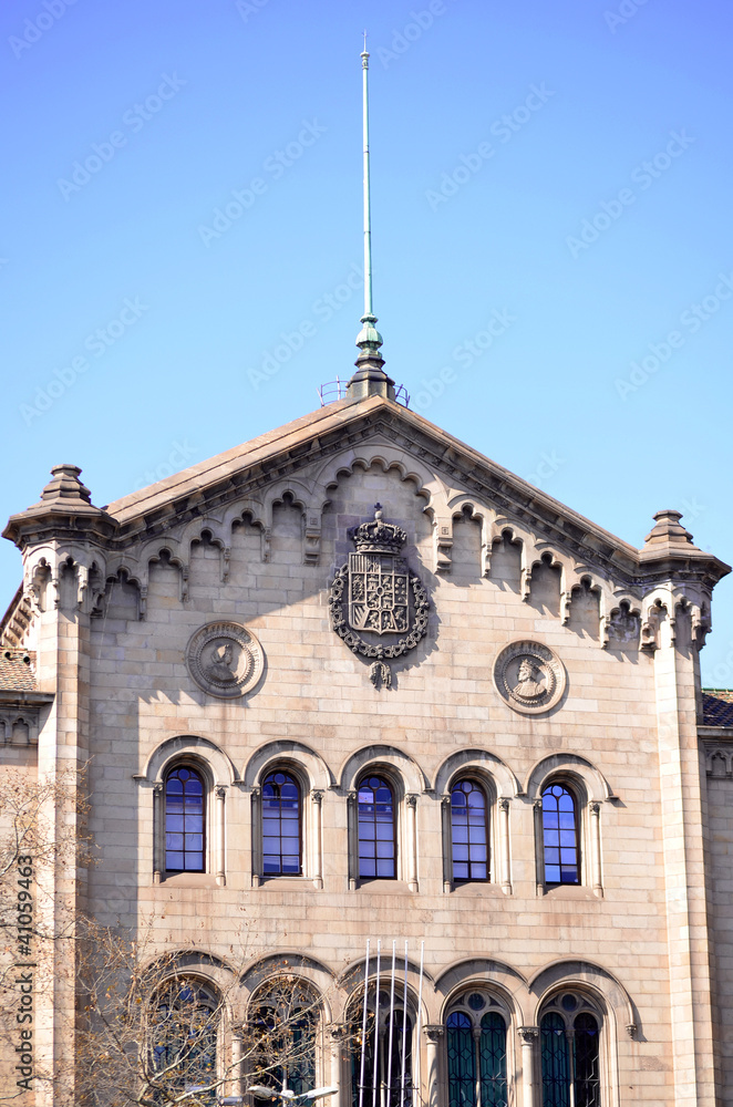 Obraz premium history building in barcelona