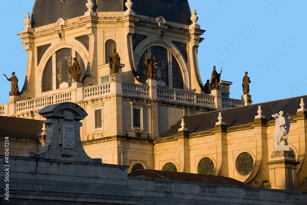 Fototapeta premium Almudena Cathedral in Madrid