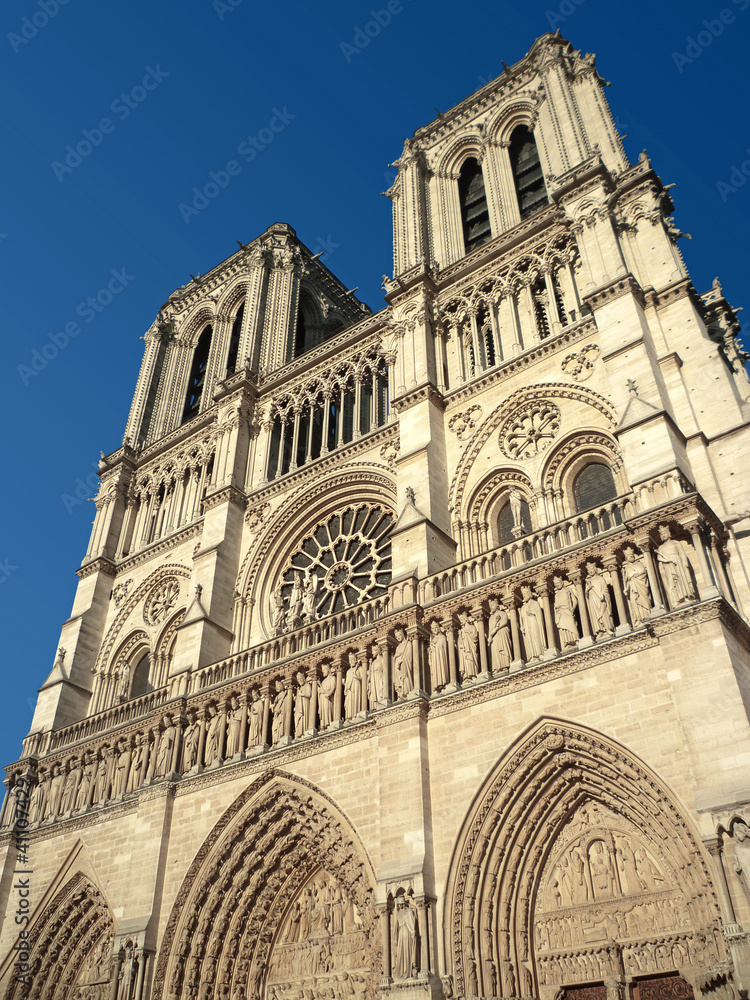 Cathédrale Notre Dame de Paris façade vue de droite