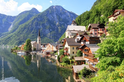 Hallstatt lake and old town in Austria, UNESCO Heritage Site © mary416