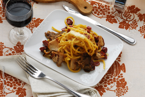 Bigoli con l oca e porcini Bigoli with duck and mushrooms photo