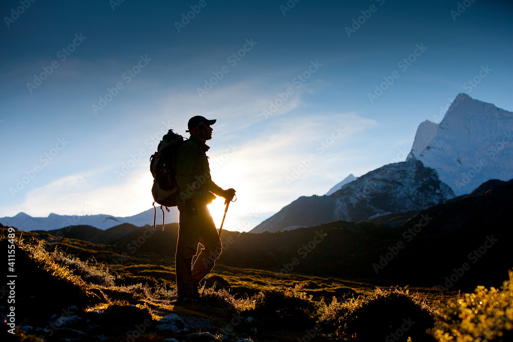 Fototapeta premium Turysta w Himalajach