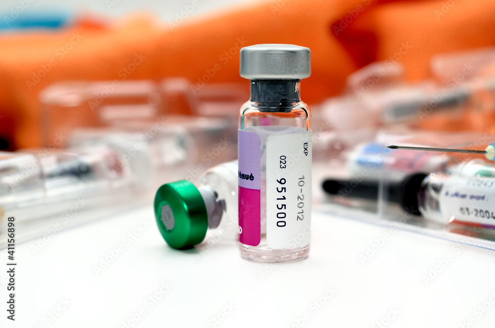 flacon,vaccin,seringue,aiguille,needle,orange Stock Photo | Adobe Stock