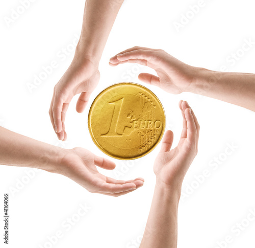 Hände mit Euromünze