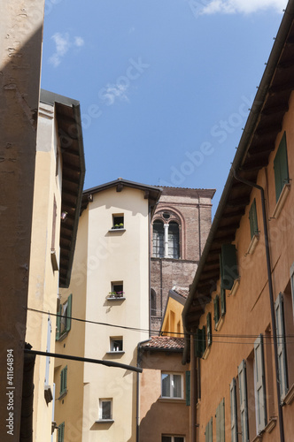 Fototapeta Naklejka Na Ścianę i Meble -  Narrow Street in the beautiful city of Bologna Italy