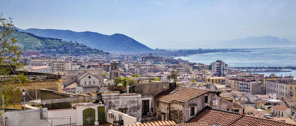 Fototapeta premium Panorama di Salerno vista centro storico, mare e costa