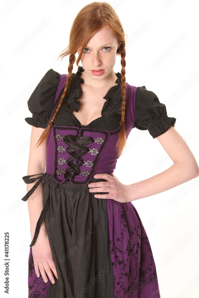 Frau im Dirndl