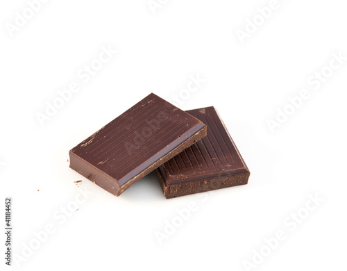 Tavoletta di cioccolato su fondo bianco