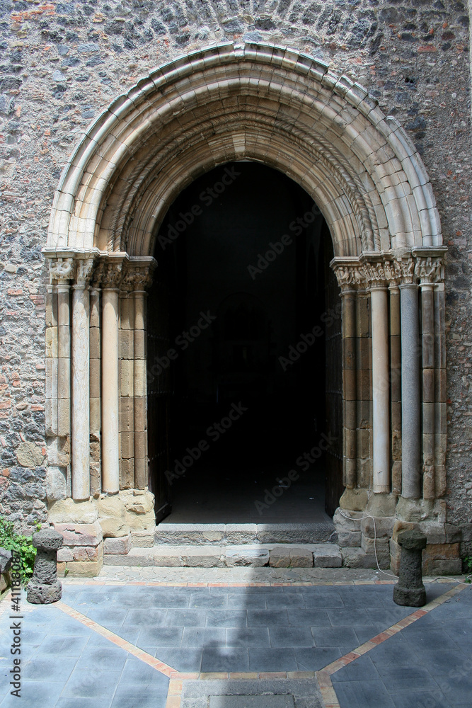 Portale medievale