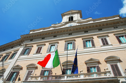 Palazzo Montecitorio con bandiera: Camera dei Deputati, Roma