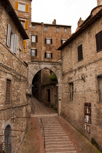 Fototapeta Naklejka Na Ścianę i Meble -  Alley in the historic center of Perugia